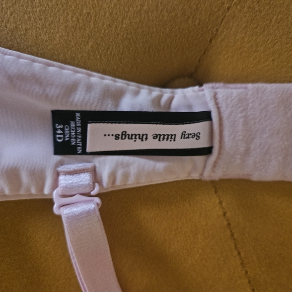 34D Limited Edition VS Fireworks Bra EUC - Picture 3 of 4